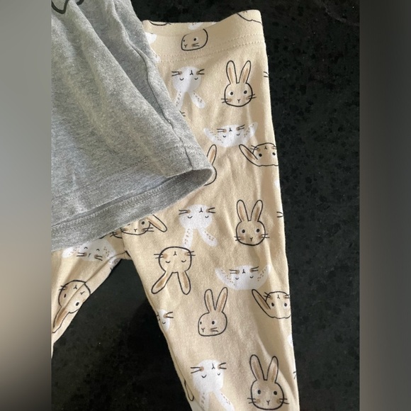 Old Navy Gender Neutral Bunny Pajamas Size 12-18 Months - Picture 2 of 4